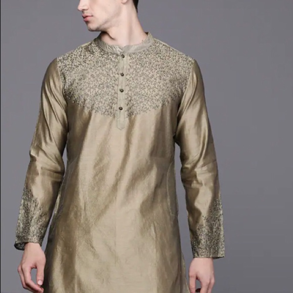 Beautiful embroidery detail kurta